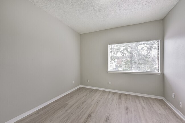 Building Photo - 10122 Waterstone Dr