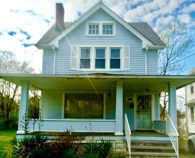 Primary Photo - Charming 3-Bedroom Property in Prime Location