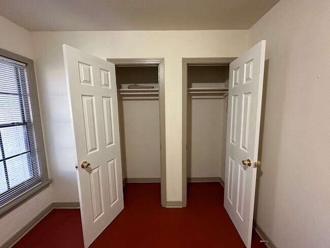 Building Photo - 1517/1519 Maple Drive