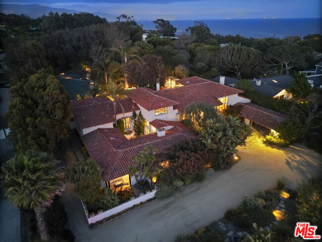 Building Photo - 7332 Birdview Ave