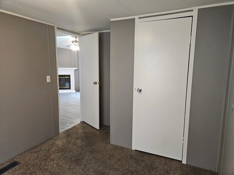 Building Photo - 166 Lynnwood Cir