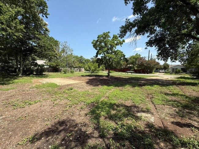 Building Photo - 305-401 Chaparral Rd