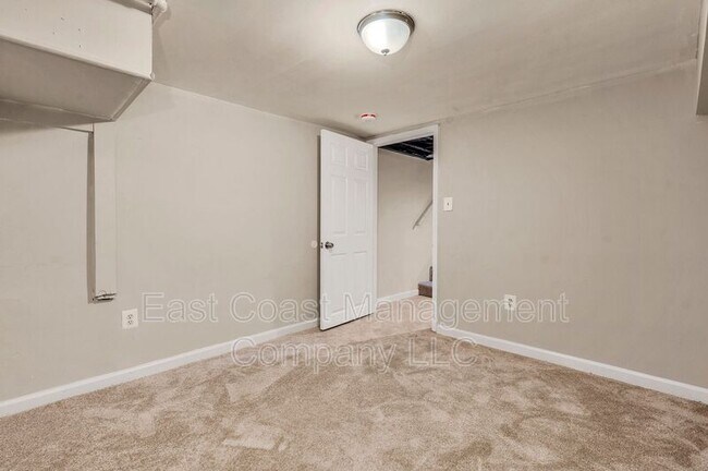 Building Photo - 425 N Curley St