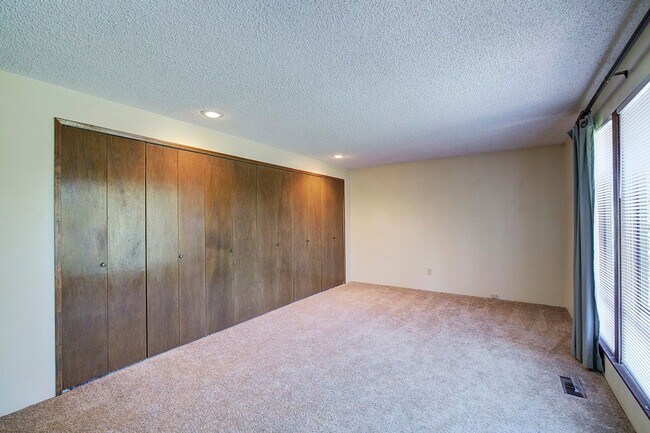 Building Photo - 3Bd/2.75Ba Maple Valley House