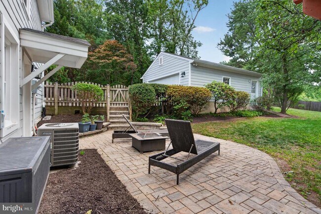 Building Photo - 9801 Meadow Valley Dr