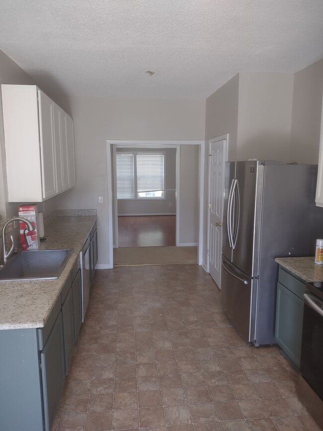 Building Photo - ****MOVE IN SPECIAL****Two Story, Five Bed...