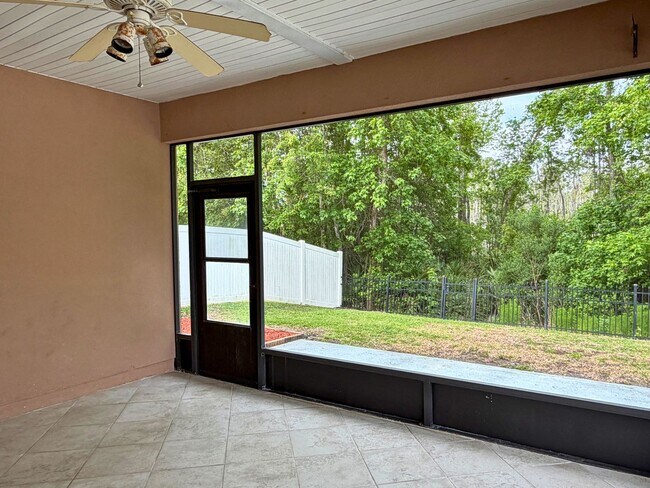 Building Photo - 3/2 fenced in yard, landscaping included !