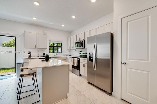 Building Photo - 834 SW 11th Ter