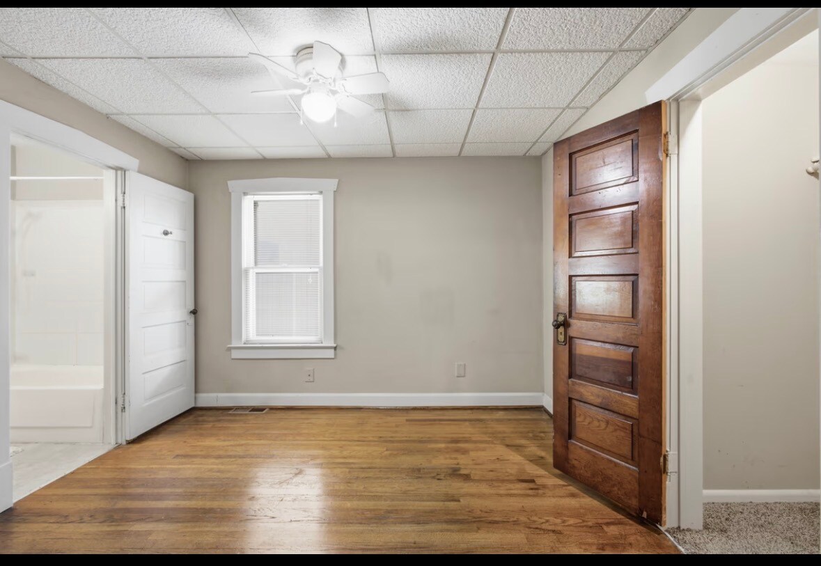 Building Photo - 1021 E 23rd Ave