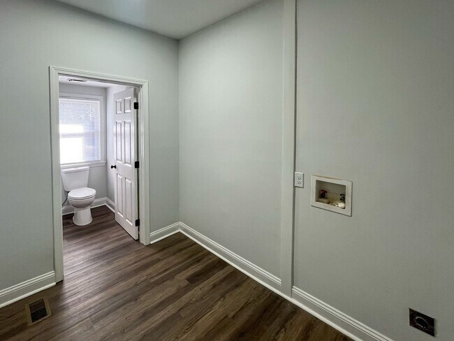 Building Photo - Beautifully Updated 3 Bed 2 Bath Haymount Home