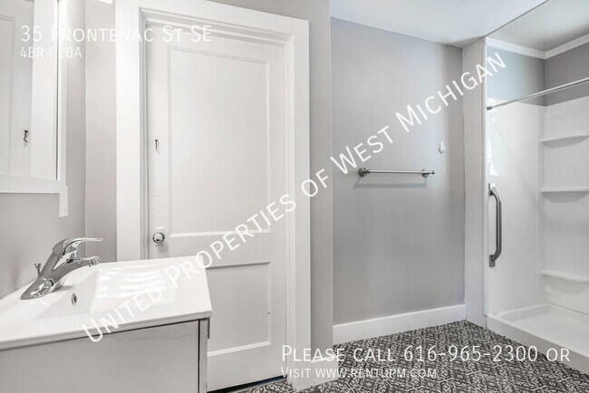 Building Photo - Available Now | 4 Bedroom, 2 Bathroom Sing...