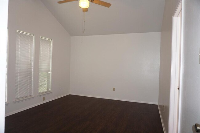 Building Photo - 3306 Dixie Farm Rd