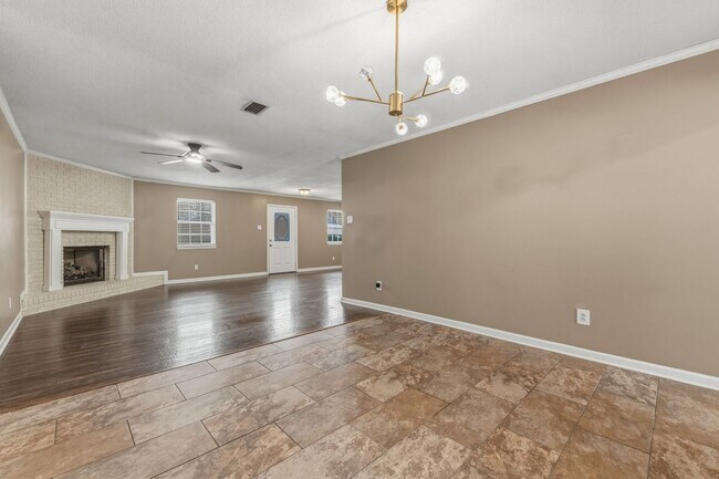 Building Photo - Nice 3 Bedroom 2 and a Half Bathroom House in Jacksonville, Arkansas