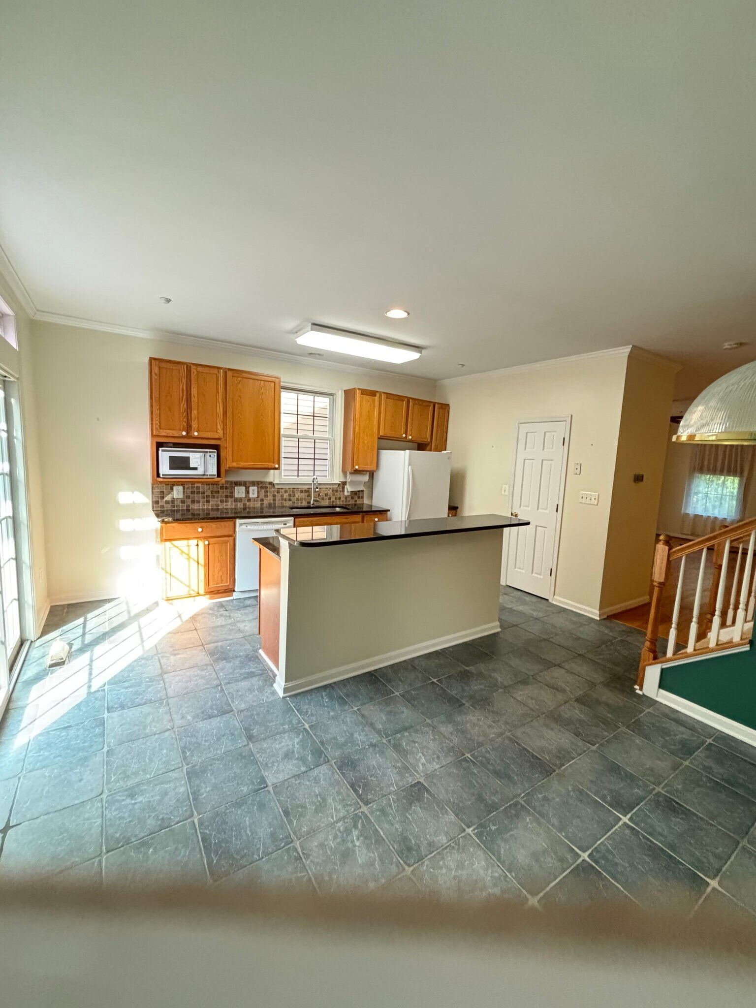 Building Photo - 115 Acorn Dr