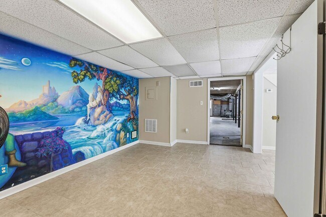 Building Photo - Private Home on 6 acres in Whitewater Schools!