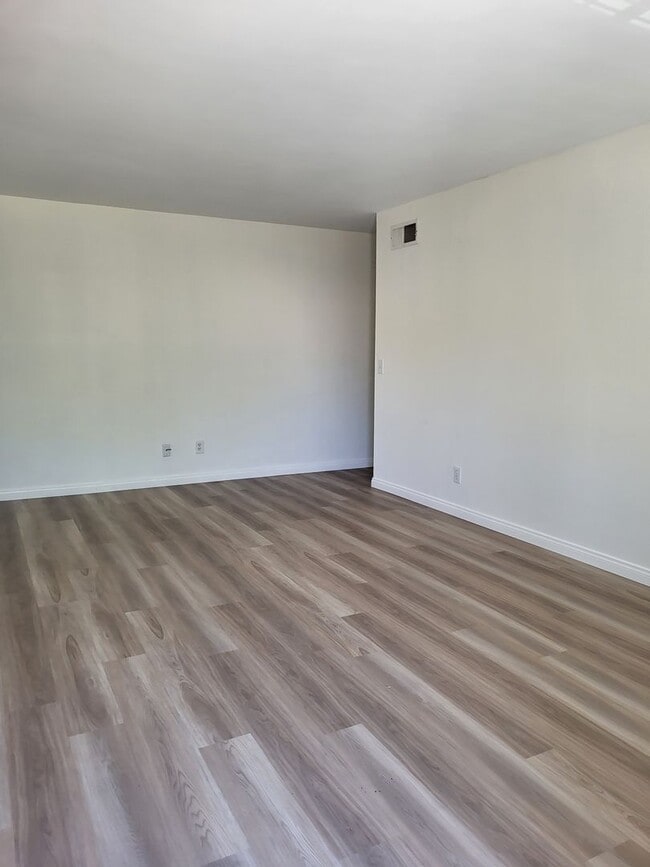 Building Photo - 8838 Mission Vega Ct