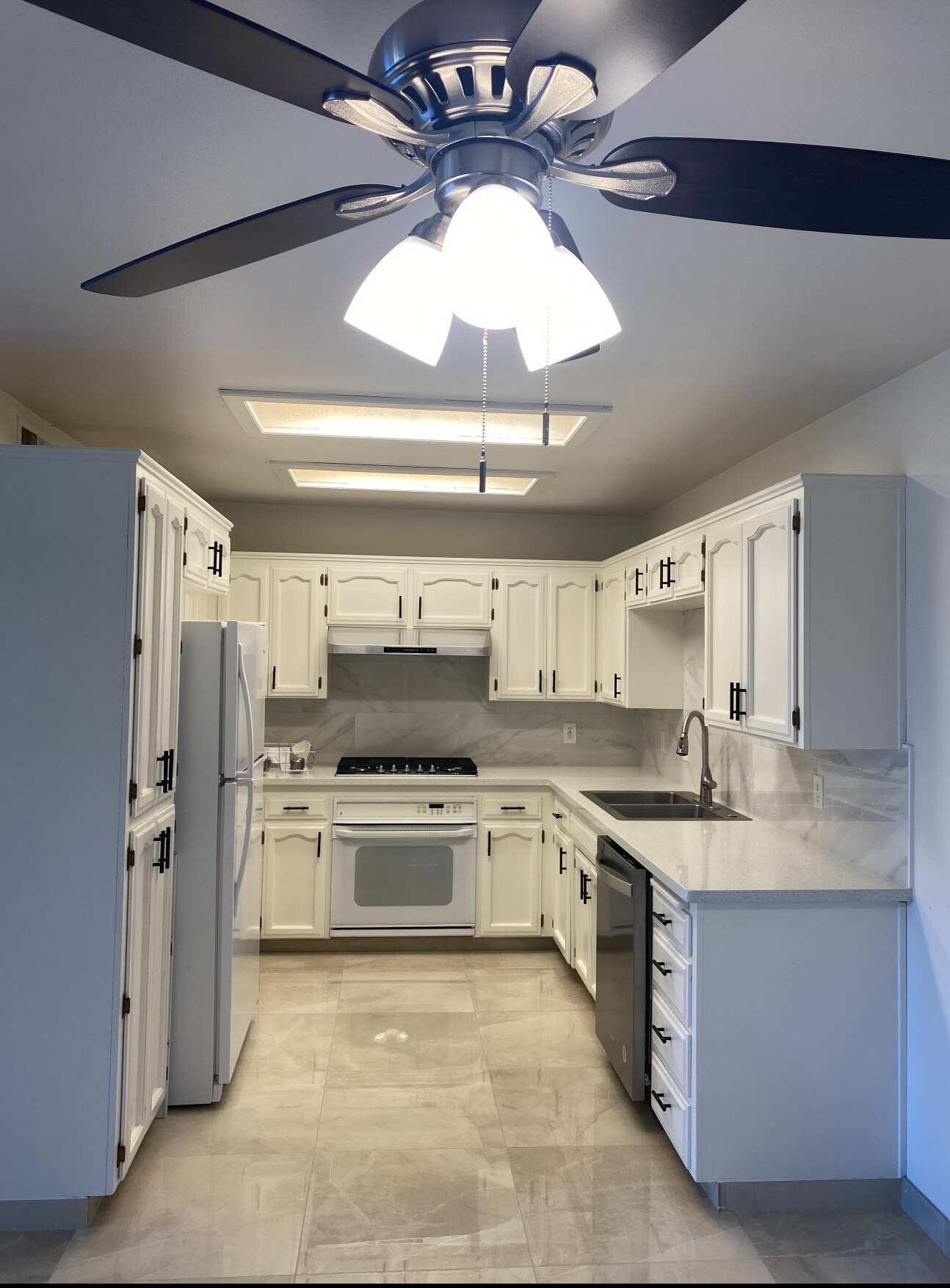 Building Photo - 1542 E Alluvial Ave