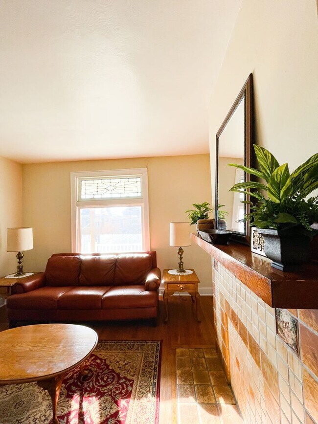 Building Photo - AVAILABLE AUGUST 2026 - Beautiful 4+ bedroom, 1 bath home in Mt Washington!