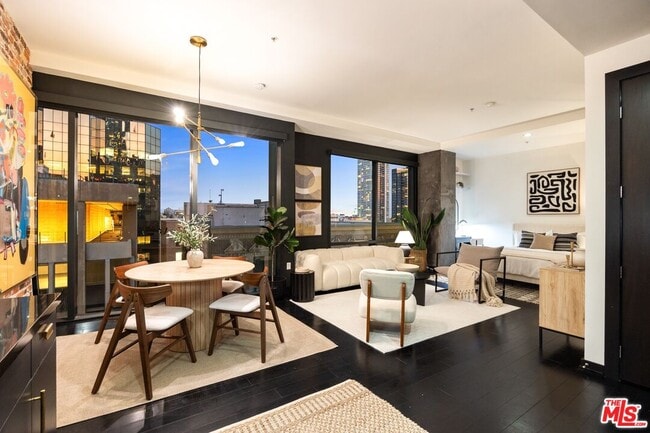 Building Photo - 655 S Hope St