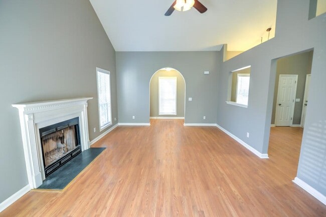 Building Photo - Gorgeous 3 BR, 2 BA , 1 Car Garage Home Of...