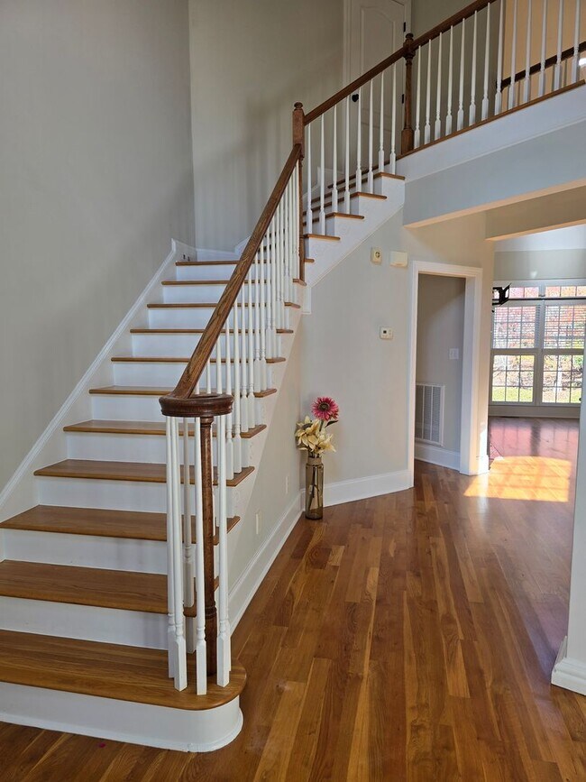 Building Photo - 3653 Pleasants Ridge Dr