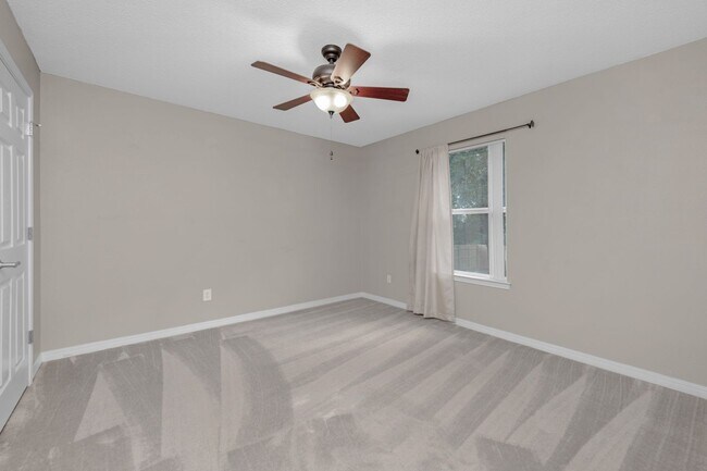 Building Photo - Pet Friendly Home Available Now!