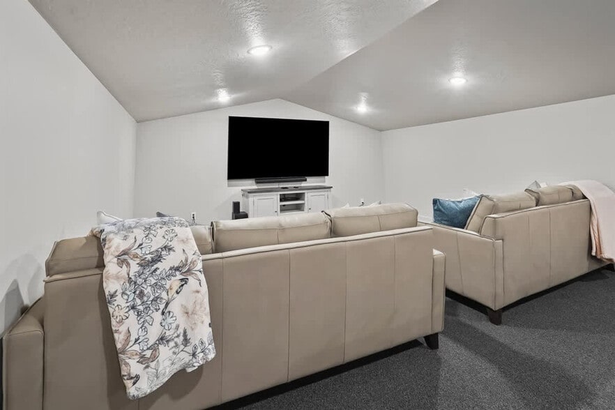 Building Photo - 303 CM Rdg Ln