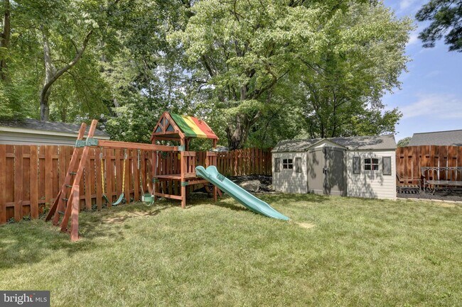 Building Photo - 618 Worchester St