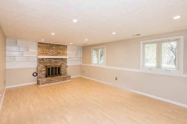 Building Photo - 5334 Tara Hill Dr