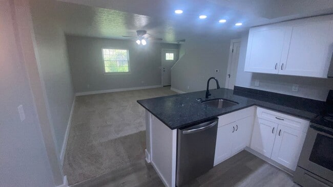 Building Photo - 3245 Summerhill Ln