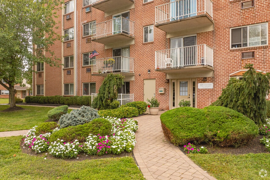 Leasing Office - Stratford Apartments