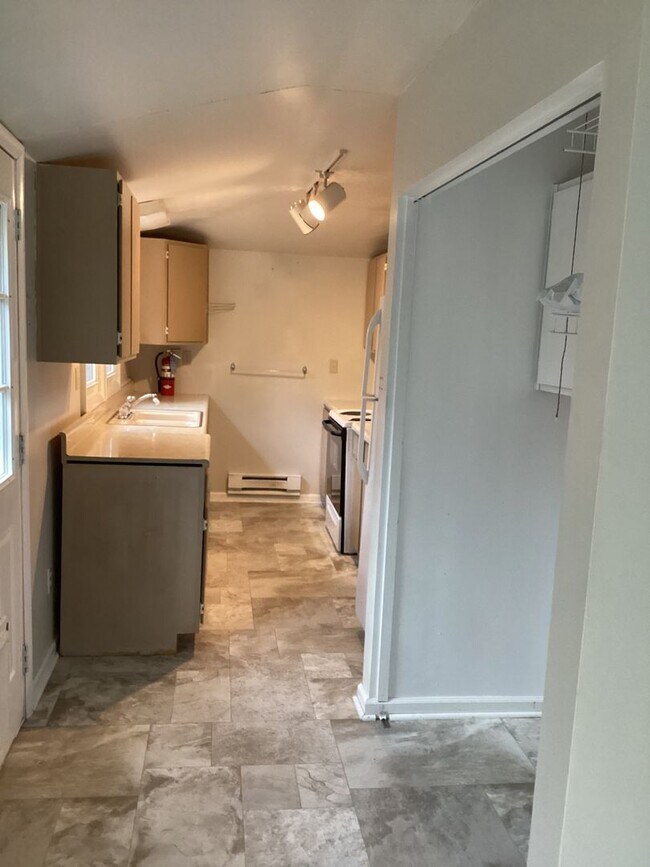 Building Photo - 440 N Earl St