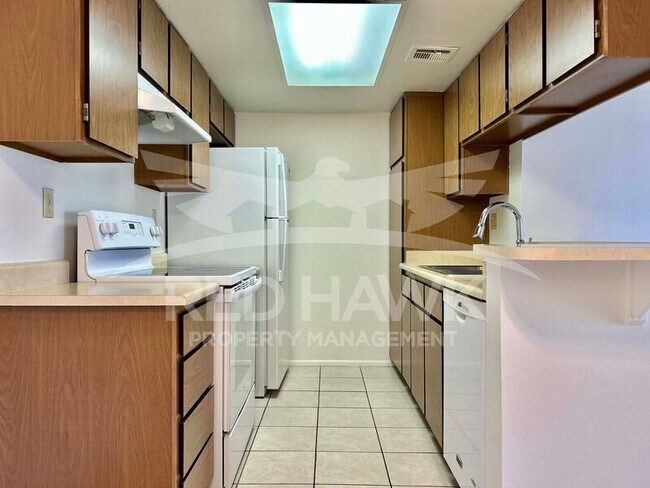 Building Photo - 1111 E University Dr
