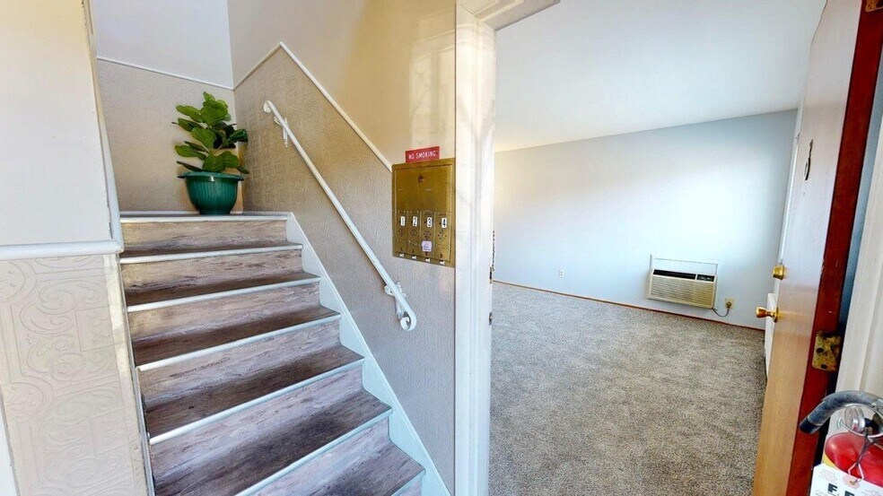 Building Photo - 8543 Cottonwood Dr