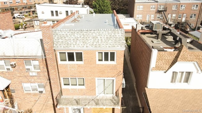 Building Photo - 59-29-5971 71st St