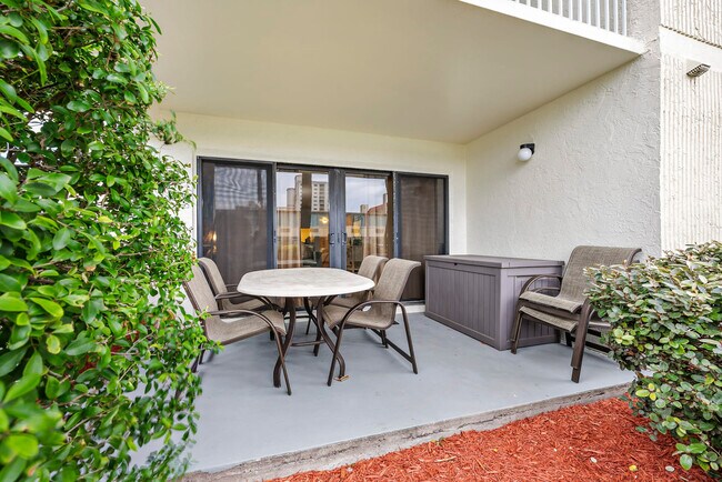 Building Photo - 39 Tulip Ave