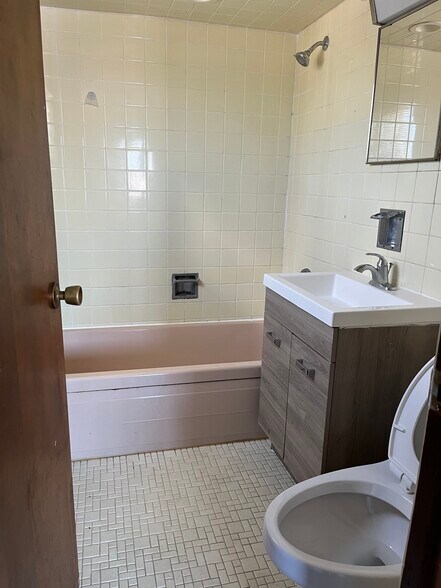 Building Photo - 220 N 4th St