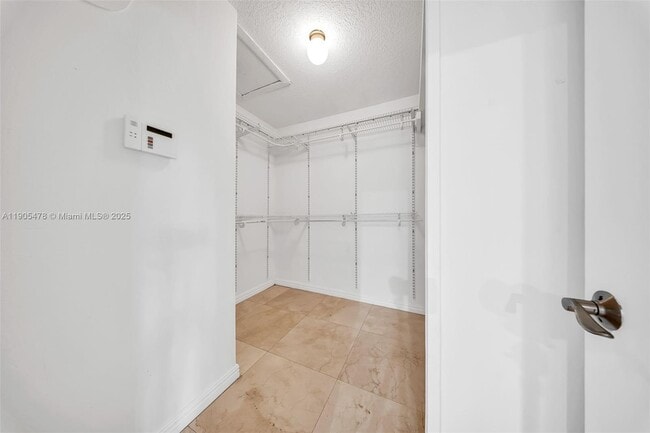 Building Photo - 4000 Alhambra Cir