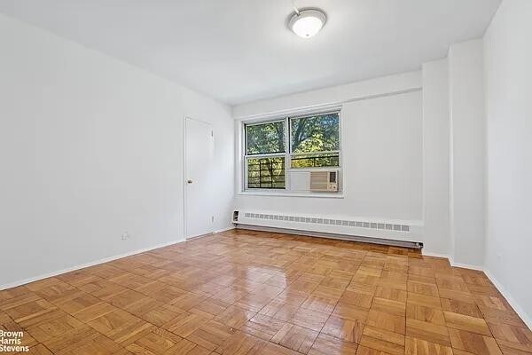 Building Photo - 570 Grand St