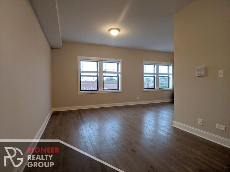 Building Photo - 3407 W Fullerton Ave