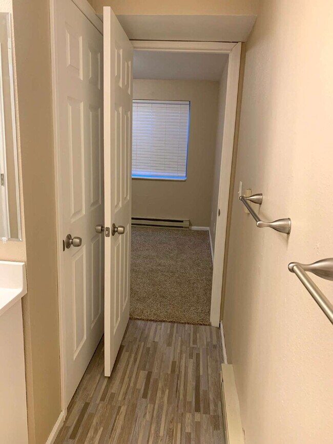 Building Photo - "Spacious 4-Bedroom Haven with 2 Full Baths in Prime Fort Collins Location!"