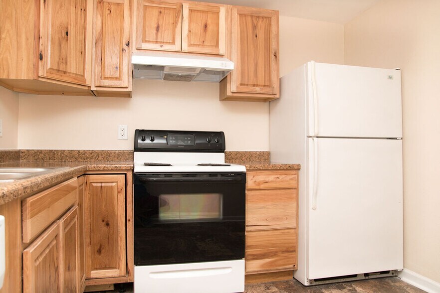 Building Photo - 801 Diamond Ct