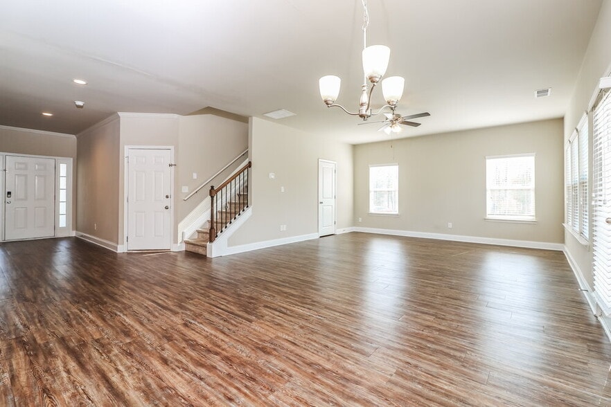 Building Photo - 267 Faron Dr