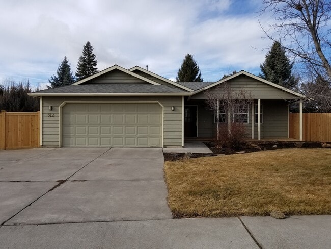 Building Photo - Single level home close to Old Mill & Blakely Park