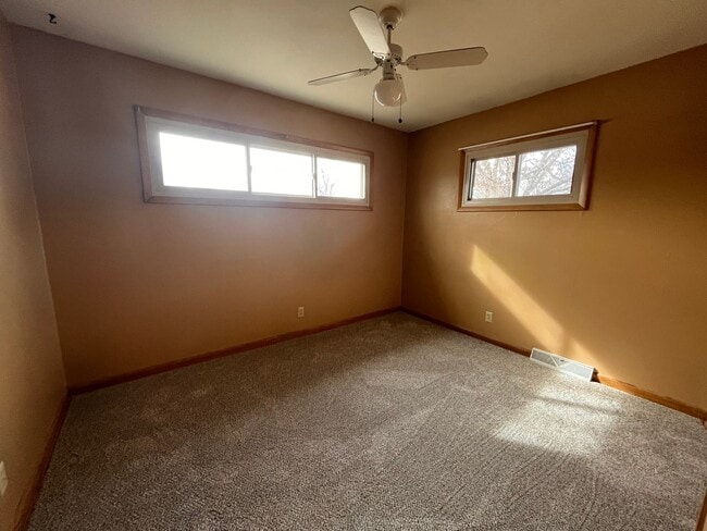 Building Photo - 2430 W Manhattan Dr