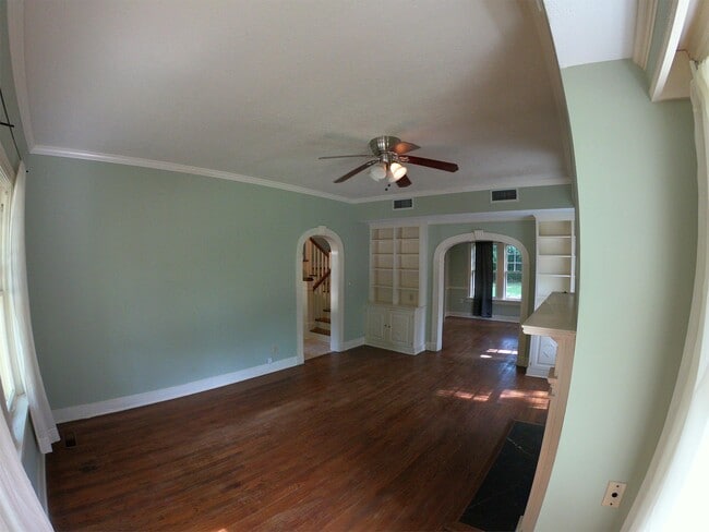 Building Photo - 824 Oakwood St