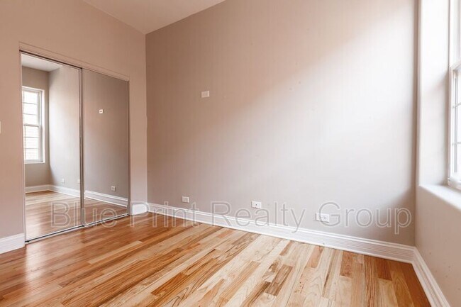 Building Photo - 543 E 43rd St