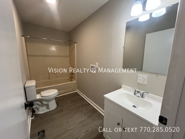 Building Photo - 137 Red Oak Dr