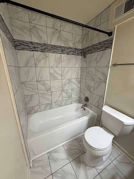 Building Photo - 425 S Church St