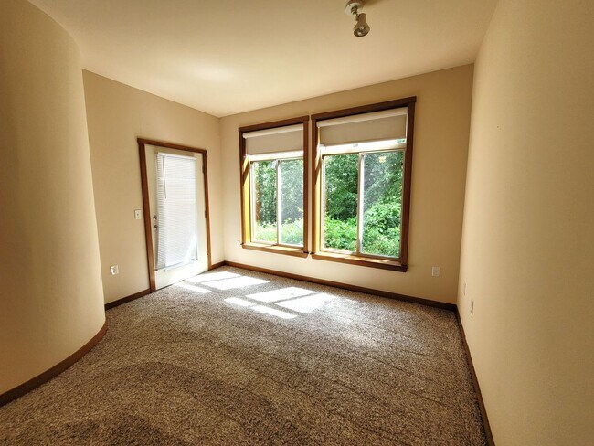 Building Photo - Tranquil One Bedroom Condo in central location - Gladstone